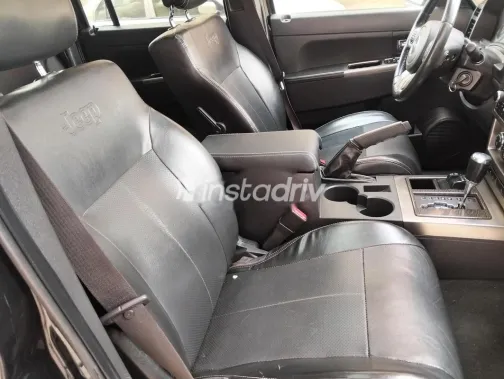 جيب شيروكي 2011 أسود مستعملة للبيع - 7