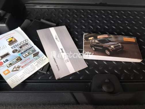 جيب شيروكي 2011 أسود مستعملة للبيع - 8