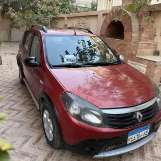 رينو سانديرو  ( ستيب  واى ) 2014 أحمر غامق مستعملة للبيع