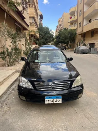 نيسان صنى 2010 أسود مستعملة للبيع