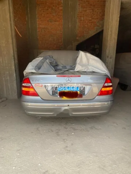 Mercedes E 200 2003 Champagne Used for Sale - 1