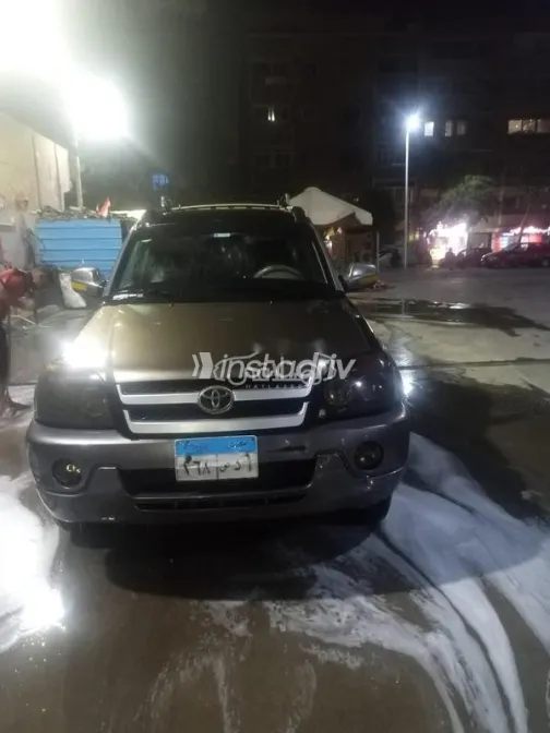 جيب كومودو 2009 فضي مستعملة للبيع - 6