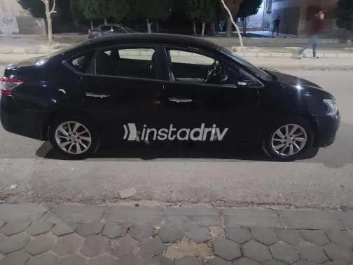 نيسان سنترا 2017 أبيض مستعملة للبيع - 2