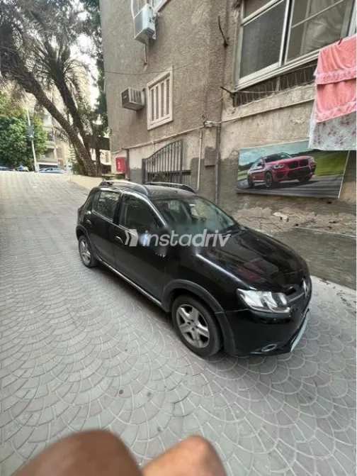 رينو سانديرو  ( ستيب  واى ) 2016 أسود مستعملة للبيع - 3