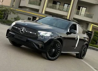 مرسيدس GLC 300 2025 أسود مستعملة للبيع