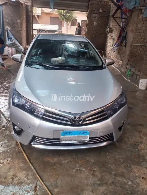 Toyota Corolla 2015 Gray Used for Sale - 1