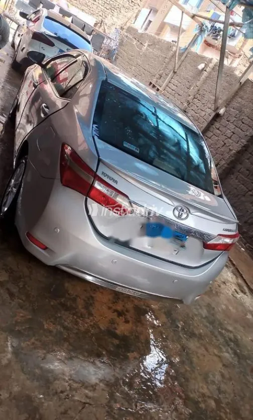 Toyota Corolla 2015 Gray Used for Sale - 2