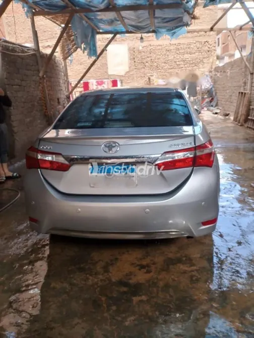 Toyota Corolla 2015 Gray Used for Sale - 3