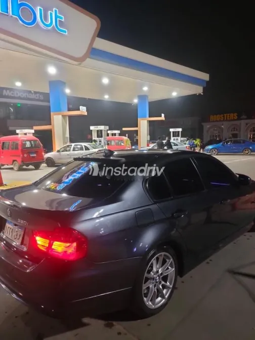 بي ام دبليو 318 2009 رمادي غامق مستعملة للبيع - 10