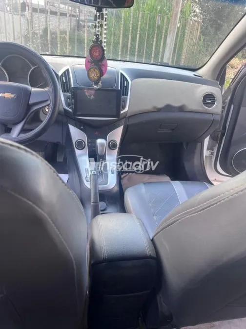 Chevrolet Cruze 2017 White Used for Sale - 2