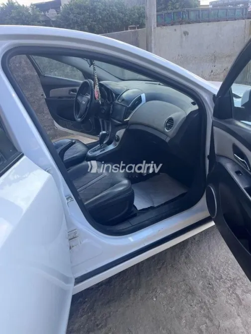 Chevrolet Cruze 2017 White Used for Sale - 3
