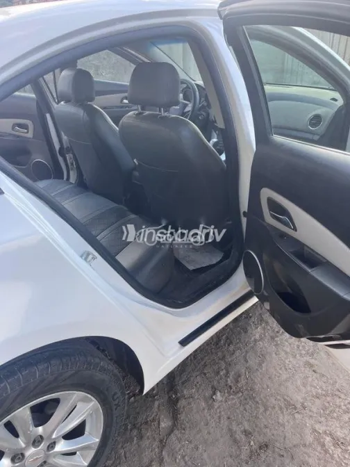 Chevrolet Cruze 2017 White Used for Sale - 4