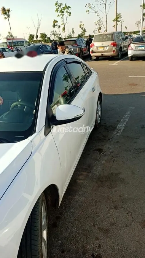 Chevrolet Cruze 2017 White Used for Sale - 5