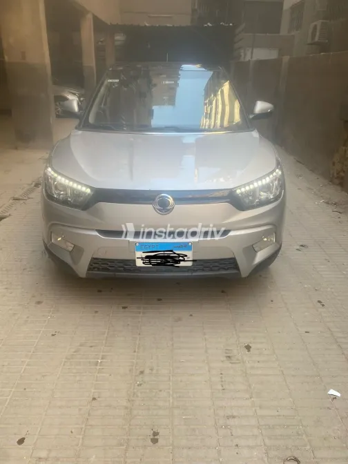 سانج يونج تيفولى 2017 أبيض مستعملة للبيع - 1