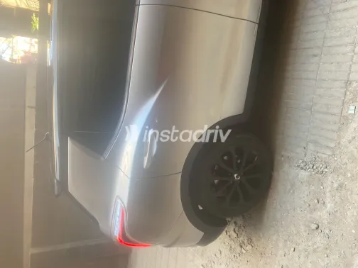 سانج يونج تيفولى 2017 أبيض مستعملة للبيع - 2