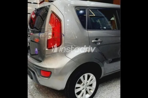 كيا سول 2012 رمادي غامق مستعملة للبيع - 8