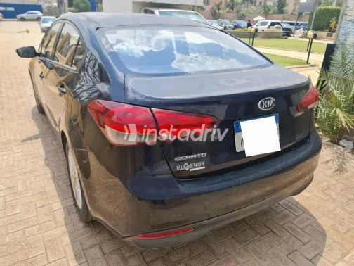 كيا سيراتو 2017 أبيض مستعملة للبيع - 1