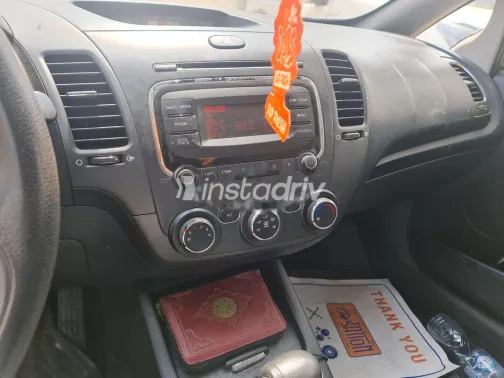 كيا سيراتو 2017 أبيض مستعملة للبيع - 4