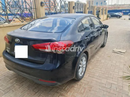 كيا سيراتو 2017 أبيض مستعملة للبيع - 8