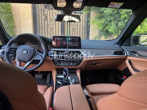 بي ام دبليو 520 2023 رمادي غامق مستعملة للبيع - 4