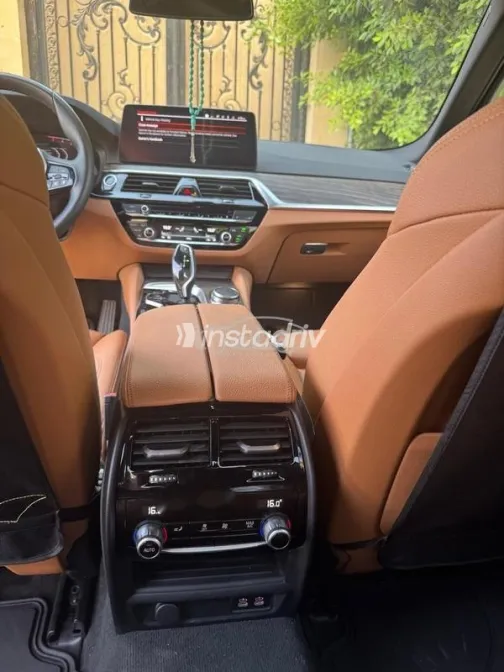 بي ام دبليو 520 2023 رمادي غامق مستعملة للبيع - 5