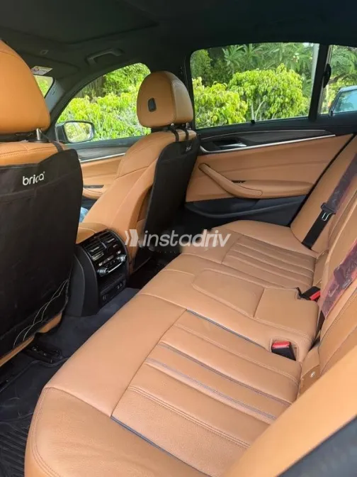 بي ام دبليو 520 2023 رمادي غامق مستعملة للبيع - 6