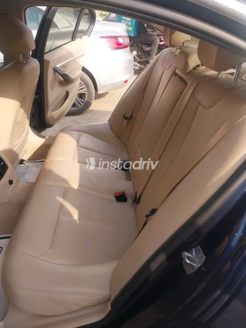 بي ام دبليو 318 2019 أبيض مستعملة للبيع - 3