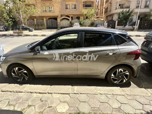 هيونداي I20 2022 أبيض مستعملة للبيع - 1