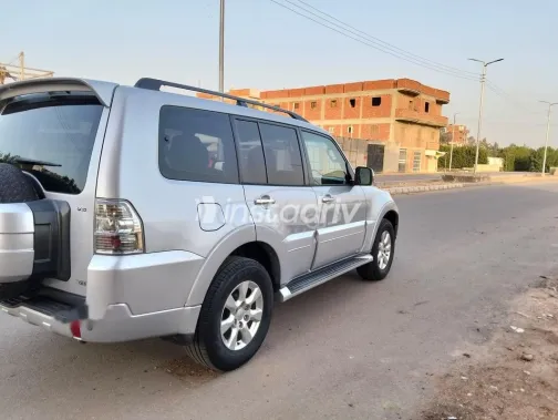 Mitsubishi Pajero 2014 Silver Used for Sale - 3