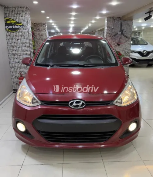 هيونداي جراند i10 2015 أحمر غامق مستعملة للبيع - 1