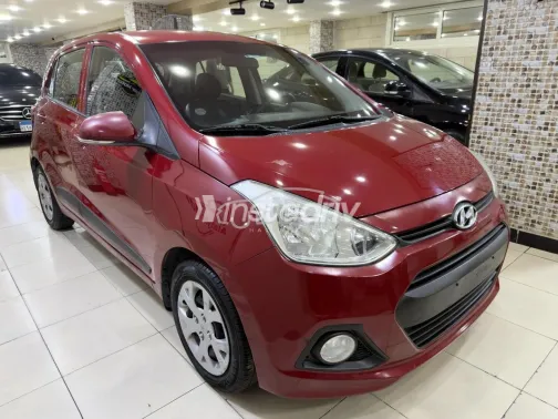 هيونداي جراند i10 2015 أحمر غامق مستعملة للبيع - 2
