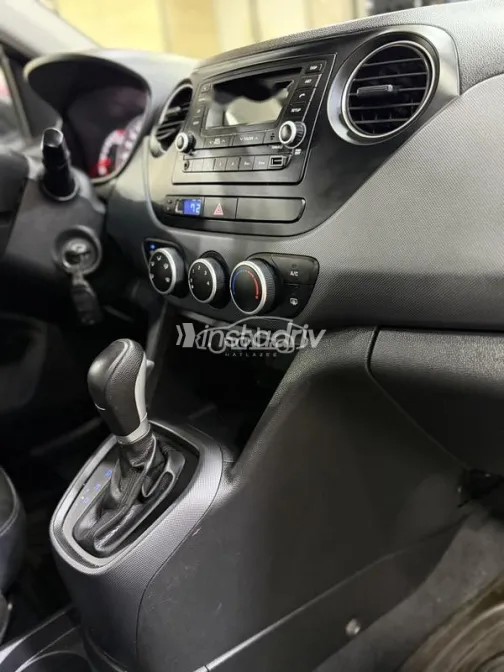 هيونداي جراند i10 2015 أحمر غامق مستعملة للبيع - 10