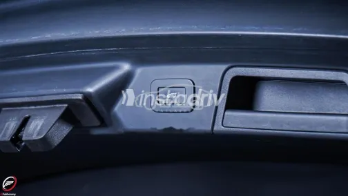 Land Rover Velar 2023 Black Used for Sale - 10