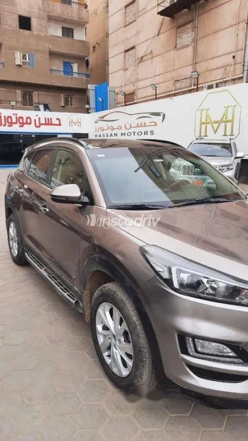 Hyundai Tucson GDI 2020 Gold Used for Sale - 3