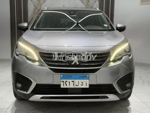 Peugeot 5008 2019 Gray Used for Sale - 1