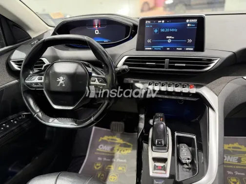 Peugeot 5008 2019 Gray Used for Sale - 2