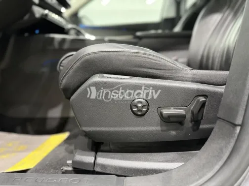 Peugeot 5008 2019 Gray Used for Sale - 5