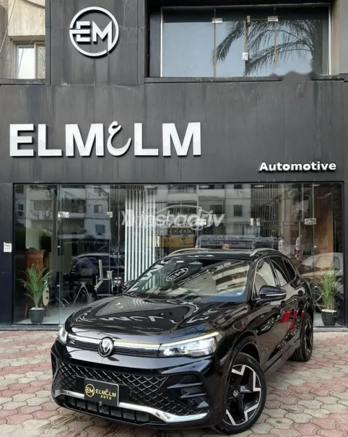 Volkswagen Tiguan 2024 Black Used for Sale - 3