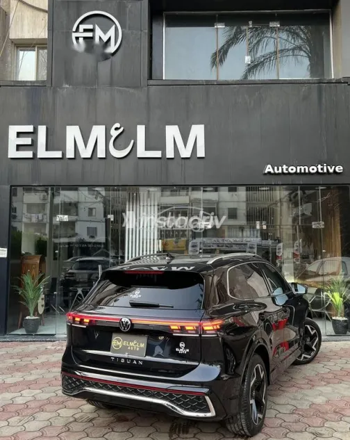 Volkswagen Tiguan 2024 Black Used for Sale - 10