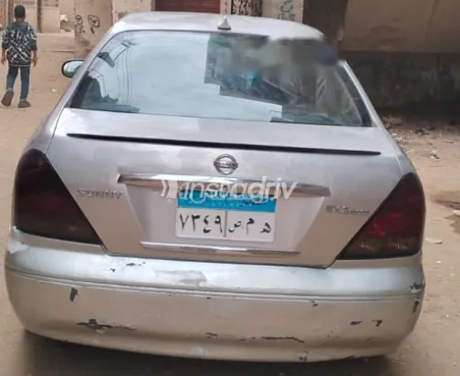 نيسان صنى 2006 فضي مستعملة للبيع - 3