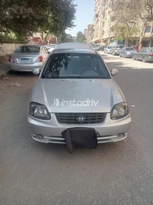 هيونداي فيرنا 2015 فضي مستعملة للبيع - 3