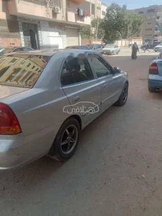 هيونداي فيرنا 2015 فضي مستعملة للبيع