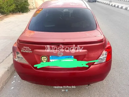 نيسان صنى 2014 أحمر مستعملة للبيع - 2