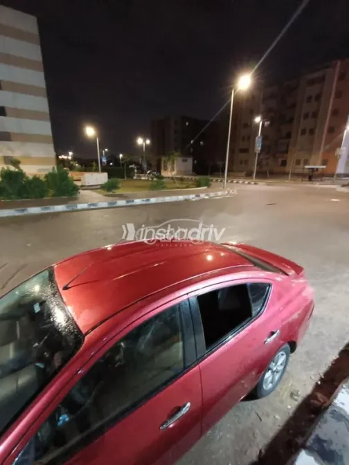 نيسان صنى 2014 أحمر مستعملة للبيع - 7
