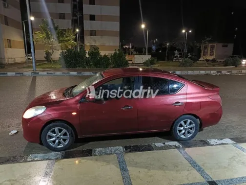 نيسان صنى 2014 أحمر مستعملة للبيع - 8
