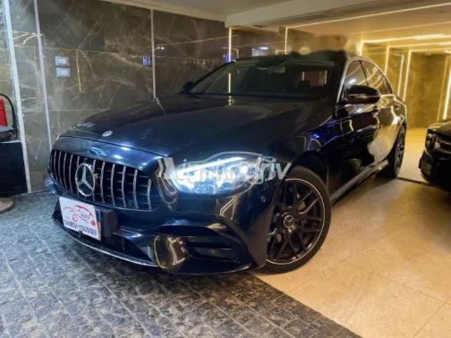 مرسيدس E 180 2018 أسود مستعملة للبيع - 2