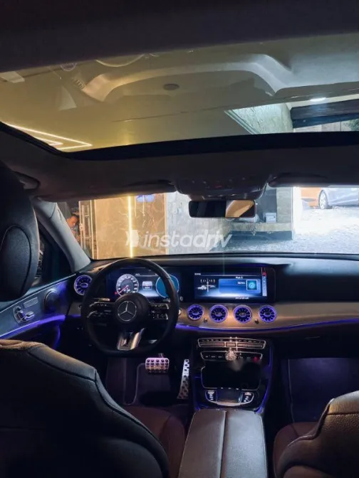 مرسيدس E 180 2018 أسود مستعملة للبيع - 5