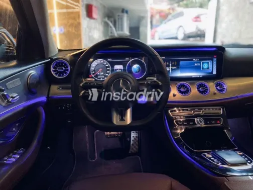 مرسيدس E 180 2018 أسود مستعملة للبيع - 9