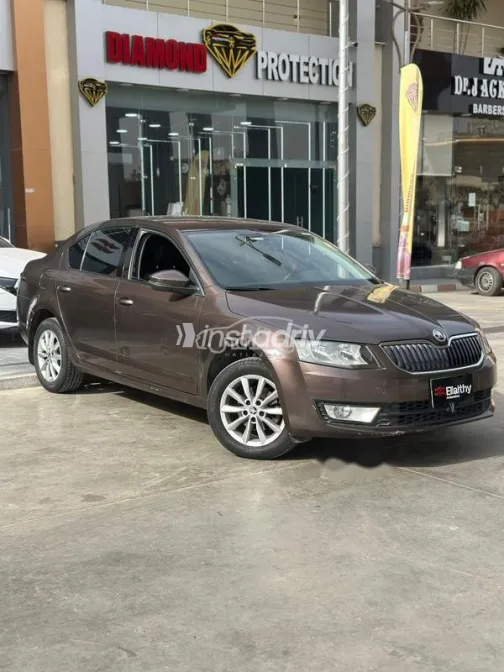 سكودا اوكتافيا 2016 بني مستعملة للبيع - 2