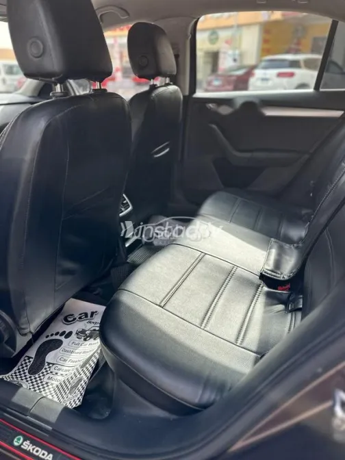 سكودا اوكتافيا 2016 بني مستعملة للبيع - 6